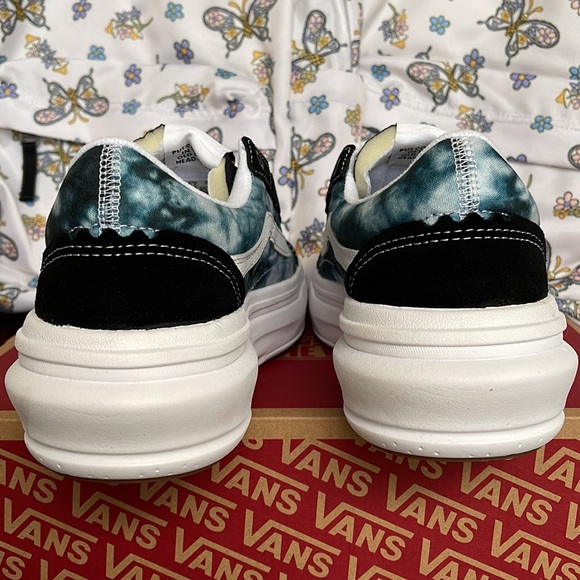 Vans WMNS Old Skool Over
Tie-Dye Black/Multi
VN0A7Q5EBMV Platforms - Picture 14 of 16